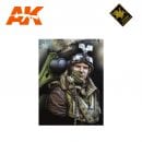 YM YM1868 RAF SPITFIRE MKI PILOT WWII AK-INTERACTIVE YOUNG MINIATURES
