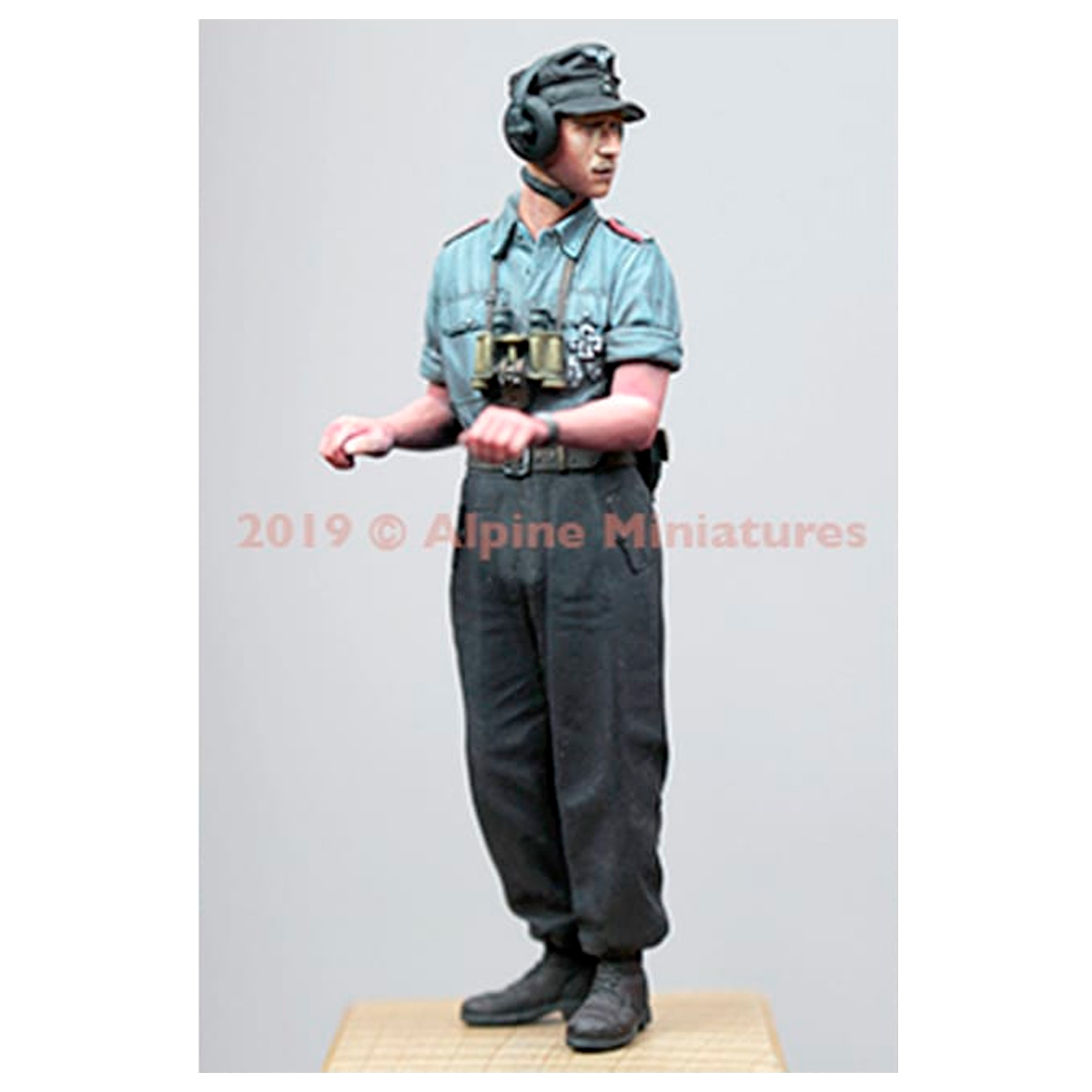 Alpine Miniatures – German Panzer Commander Summer #1 1/35