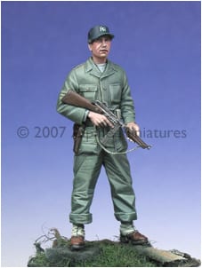 Resin Figure Royal Model 1/35 US Tanker with Thompson Submachine Gun WWII 563 