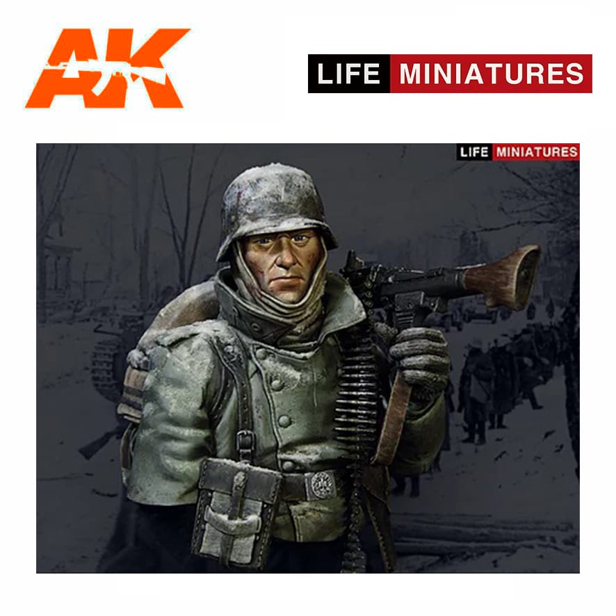 Life Miniatures – Confronted with «General Winter» WW2 German MG34 Gunner, Outskirts of Moscow – 1/10 bust