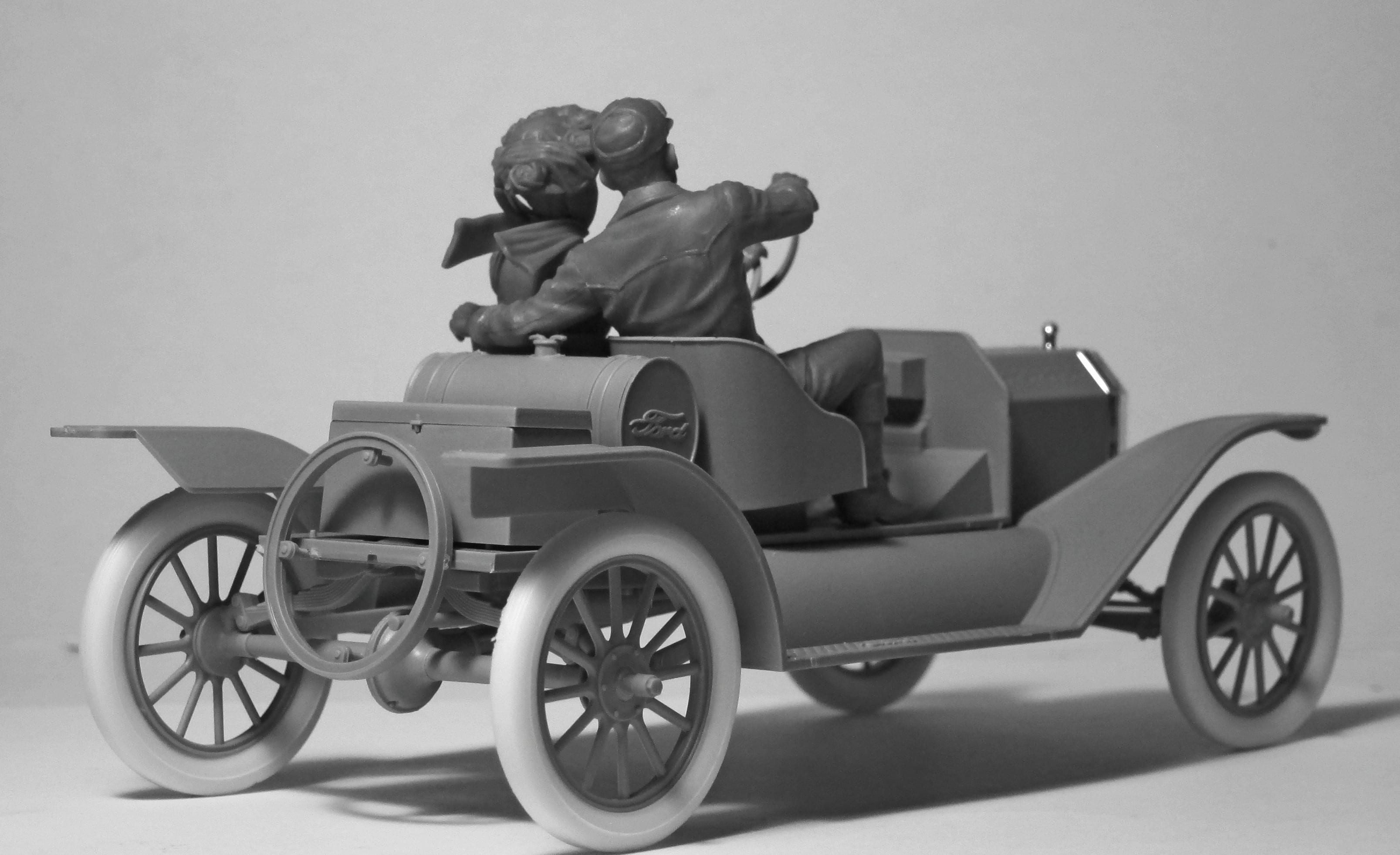 1 Male, 1 Female Figures American Sport Car Drivers 1:24 Model Kit ICM 1910s