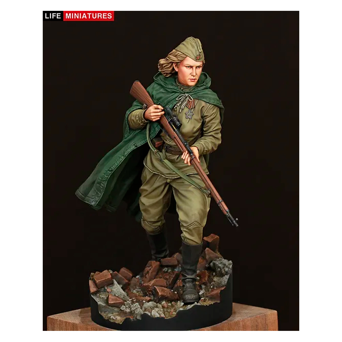 Life Miniatures – WW2 RED ARMY FEMALE SNIPER (1/35 scale)