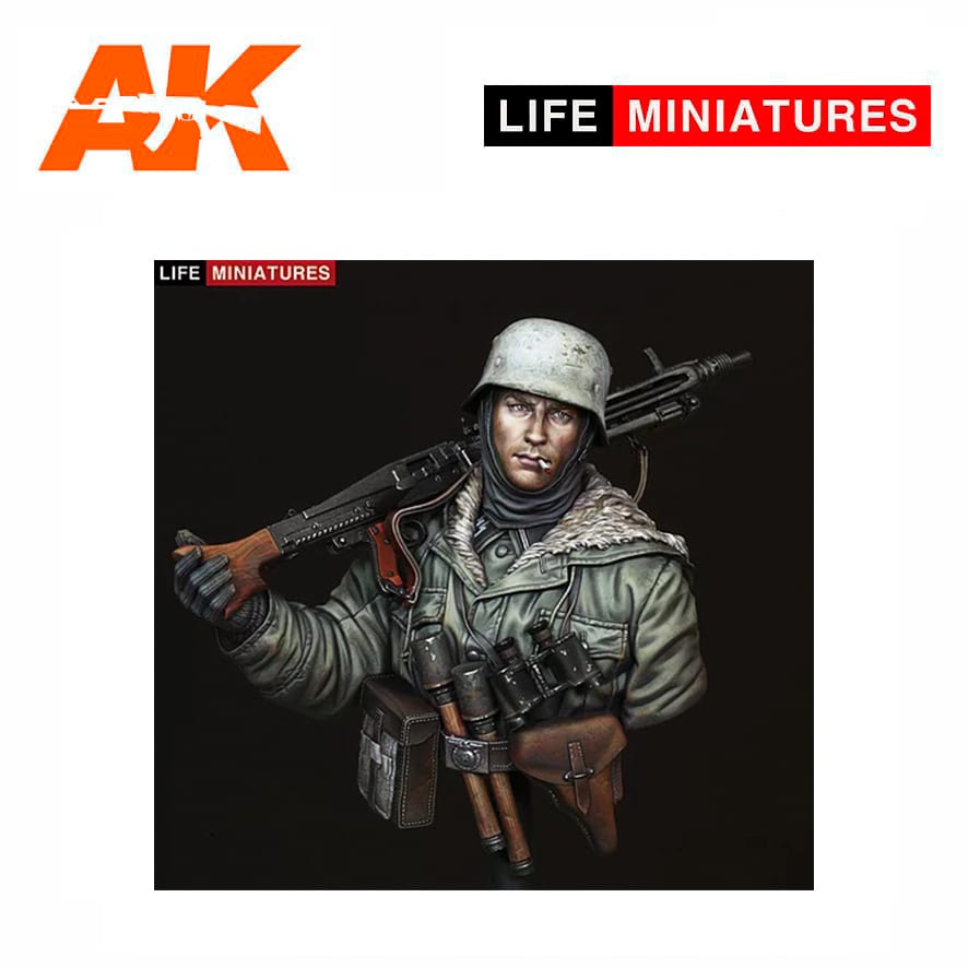 Life Miniatures – MG42 Gunner, Totenkopf Division, Kharkov 1943 – 1/16 mini bust