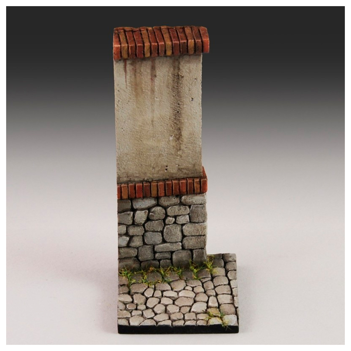Base with wall (1/35-1/32 scale)