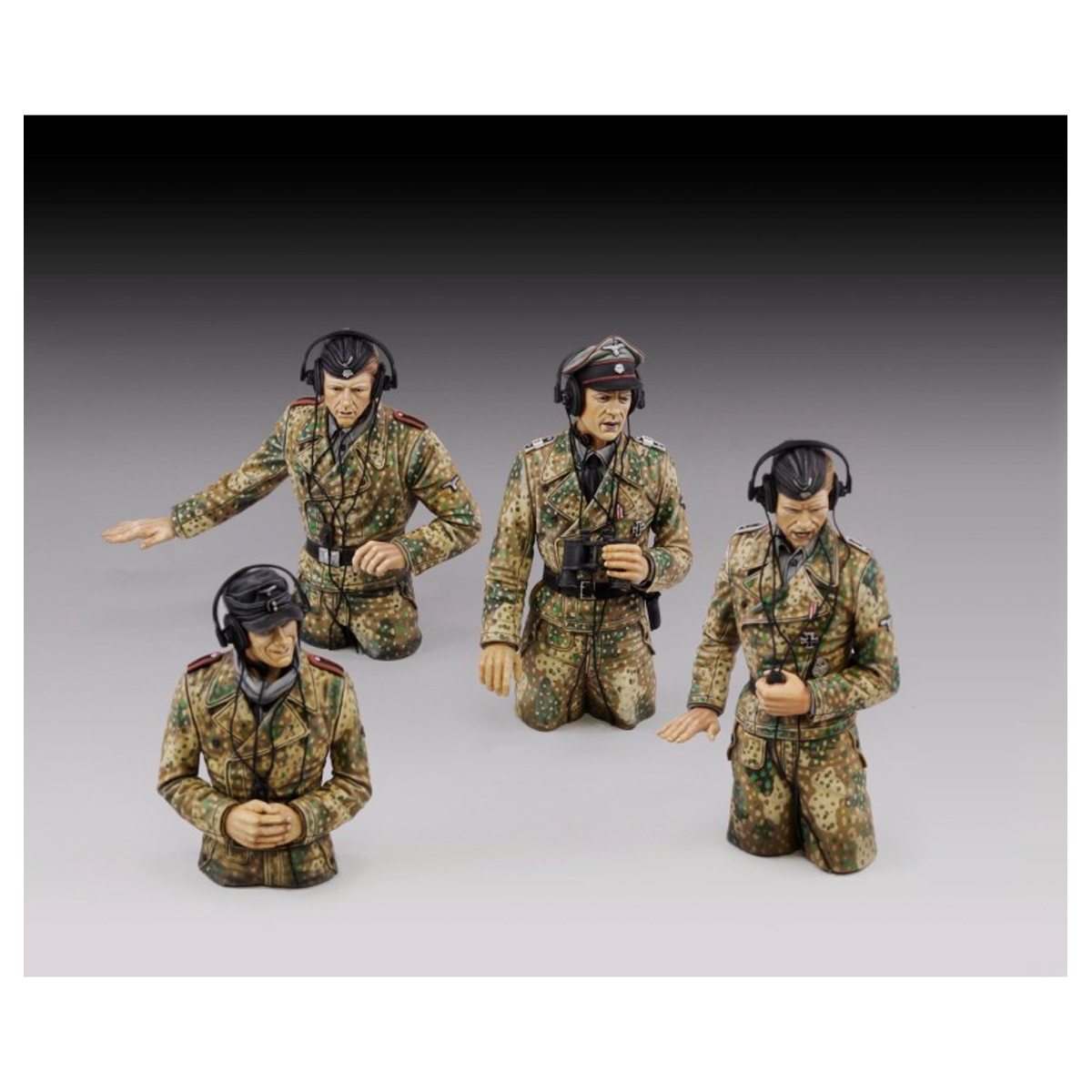 German tank crew in pit dot – WWIII (1/72 scale) 3D printed