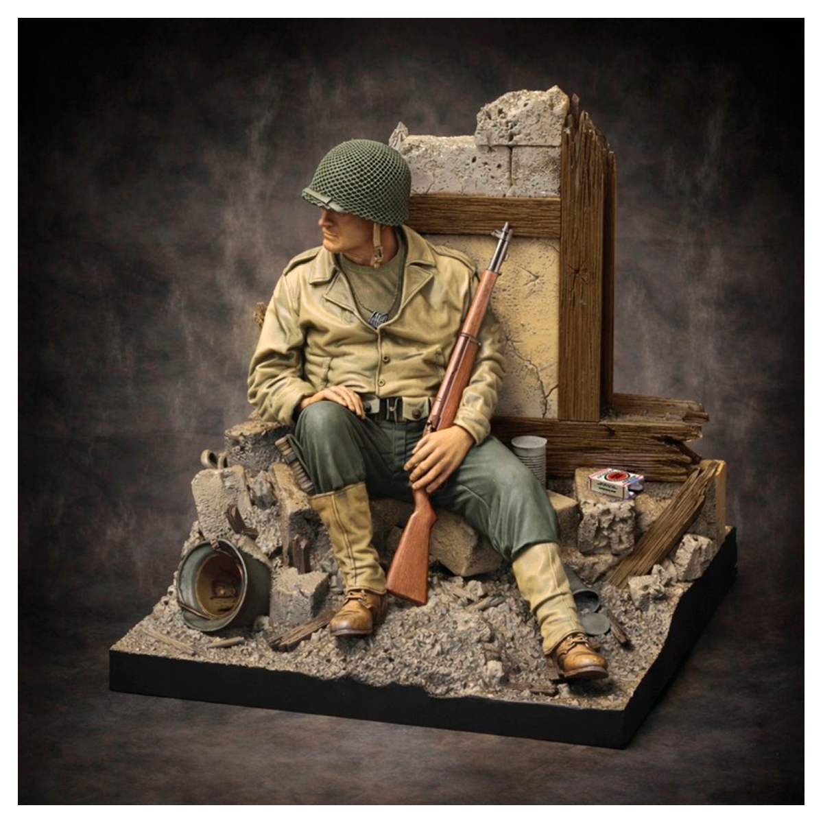 Soldado estadounidense descansando —con peana— (Segunda Guerra Mundial) (escala 1/35)